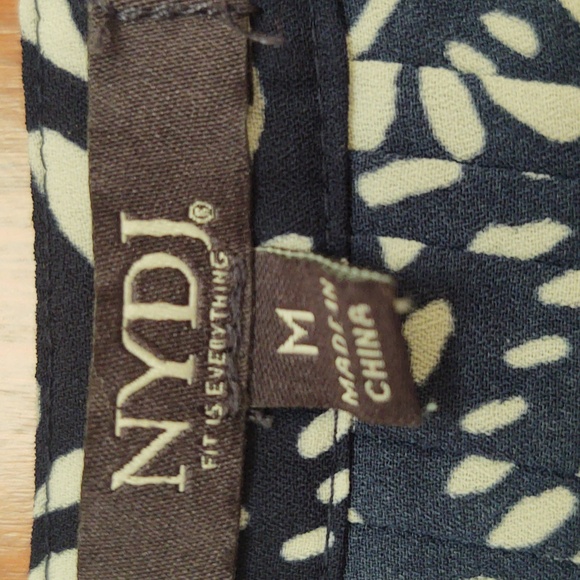 NYDJ Navy Blue Floral Women's Blouse Size M - Picture 3 of 4